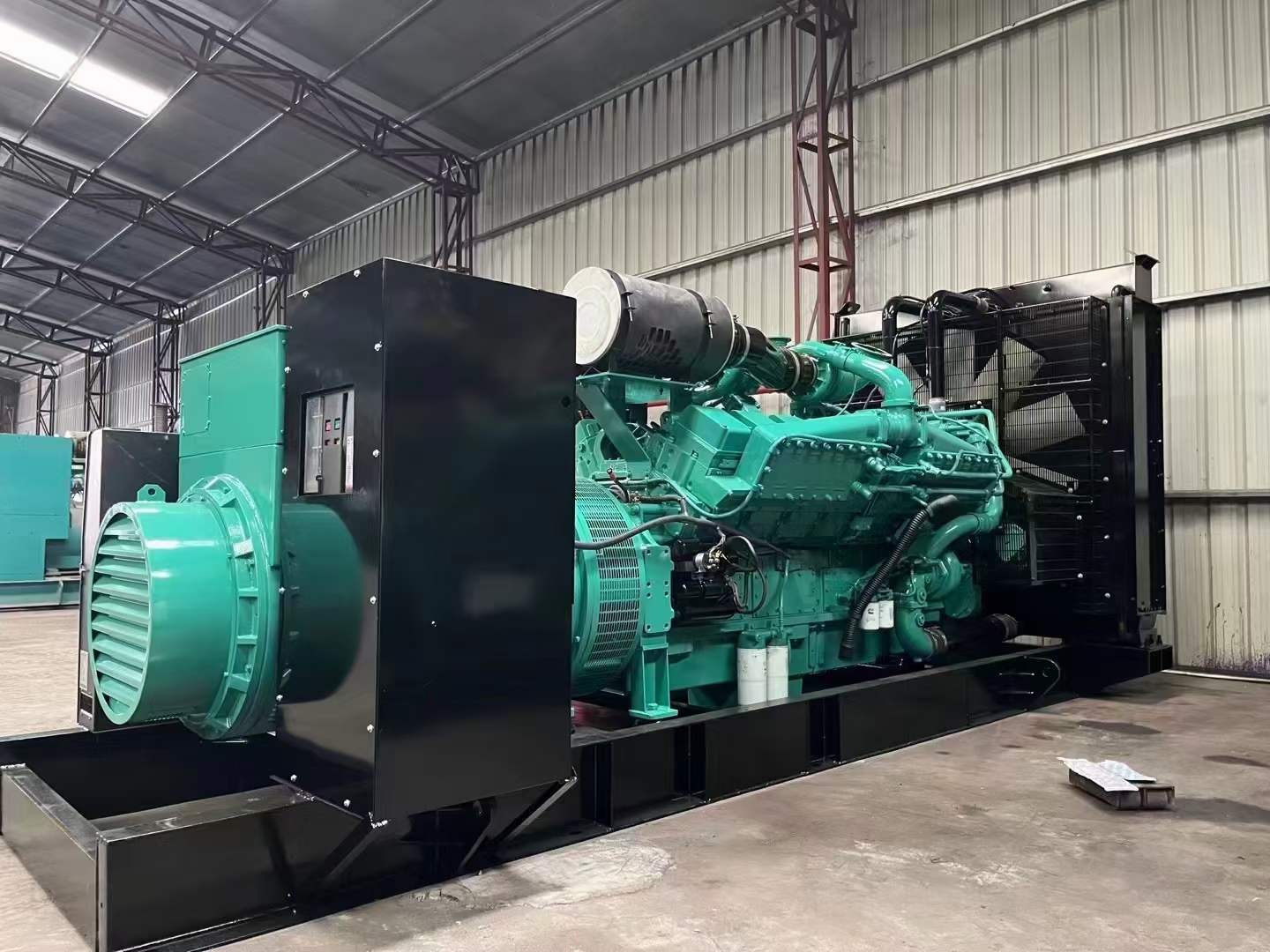 云龙如何降低 800kW 柴油发电机输出电流的波动？