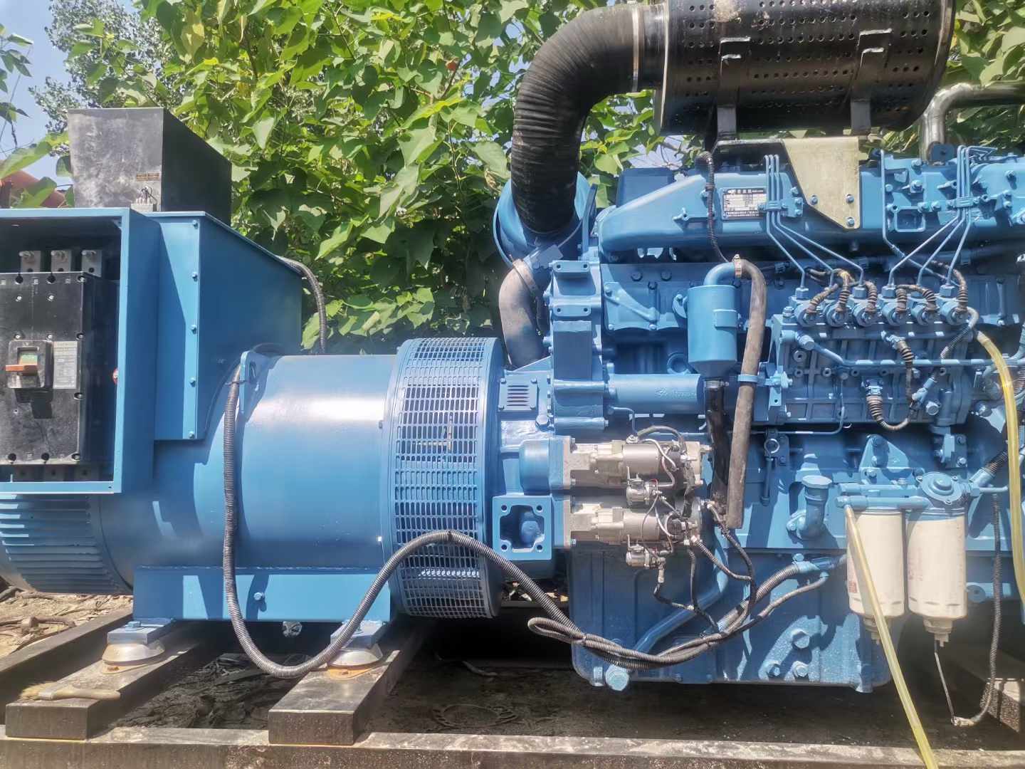 云龙详细说明降低 800kW 柴油发电机输出电流波动的方法
